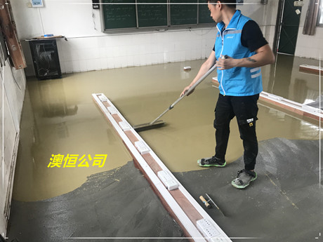 澳恒彩色水泥自流平摊铺