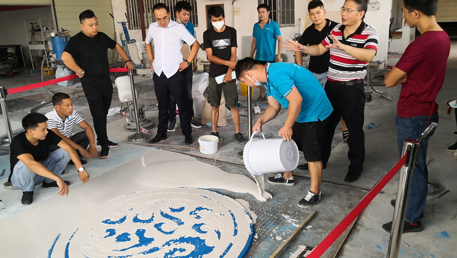 无机磨石白色摊铺