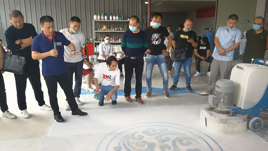美石龚总为大家讲解研磨操作要点