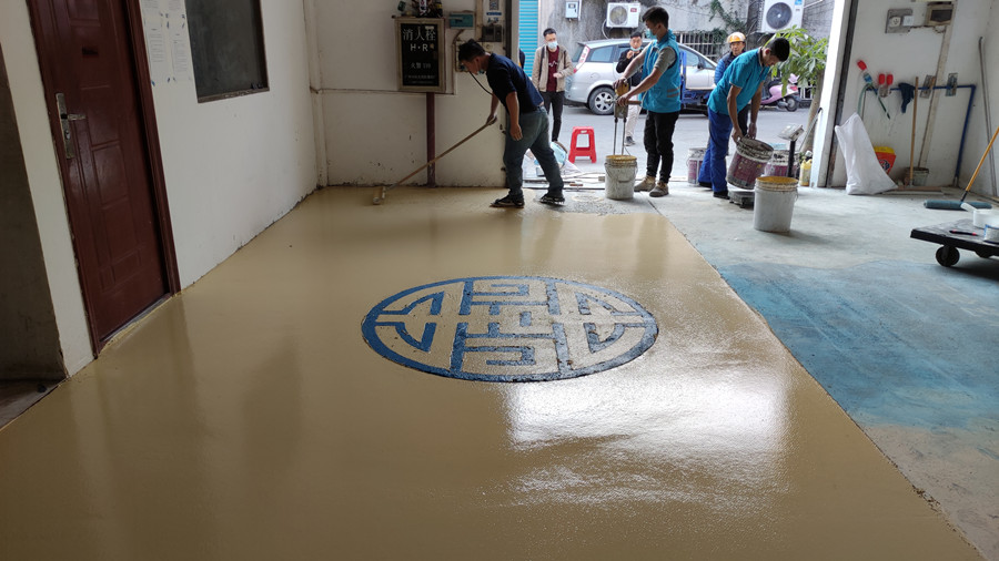 无机磨石样板摊铺完成