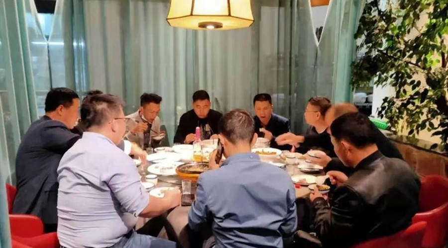 学员聚餐、讨论交流