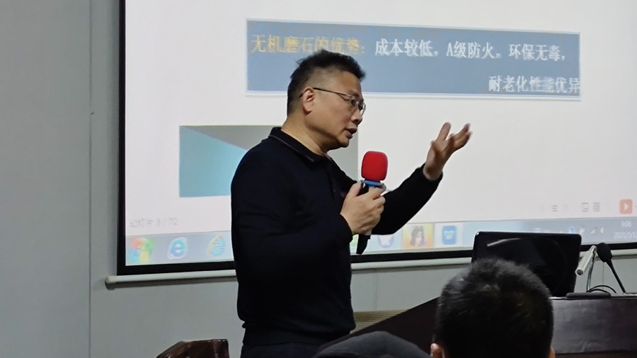 澳恒杨总为大家讲解理论知识