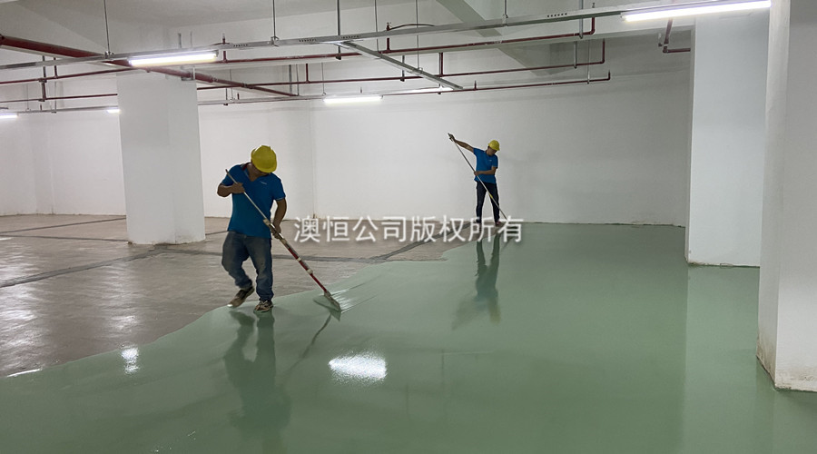 地下停车场彩色面层自流平水泥施工现场2 地下停车场彩色面层自流平水泥施工现场2
