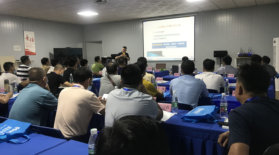 澳恒杨总为大家讲解理论知识