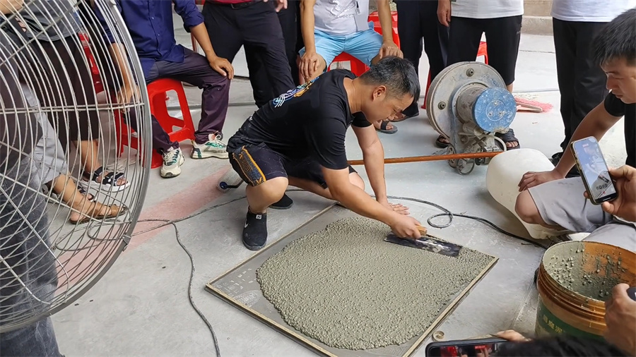 升级版水磨石摊铺