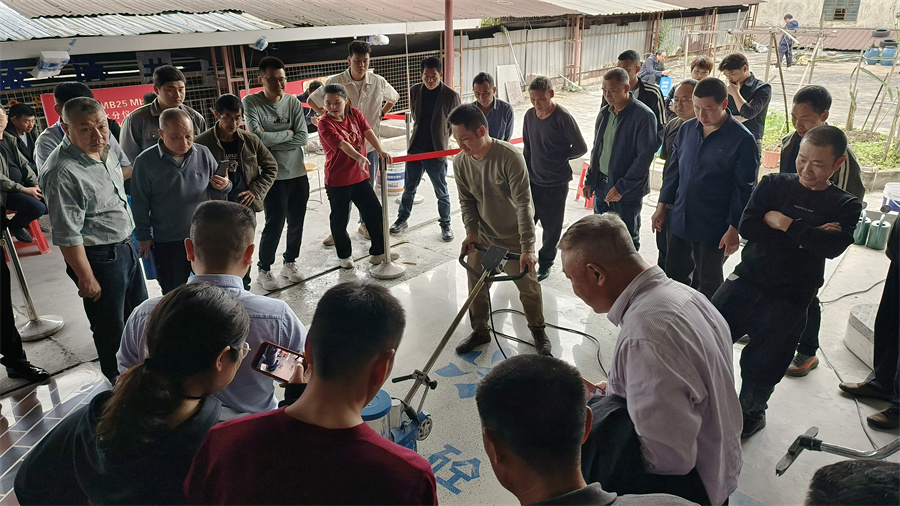 学员实操无机磨石抛光