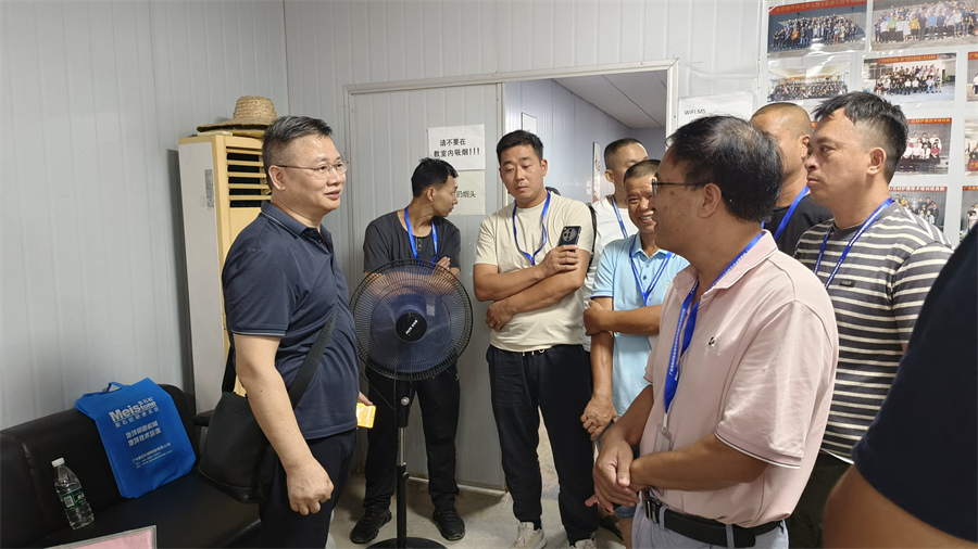 老师、学员相互交流